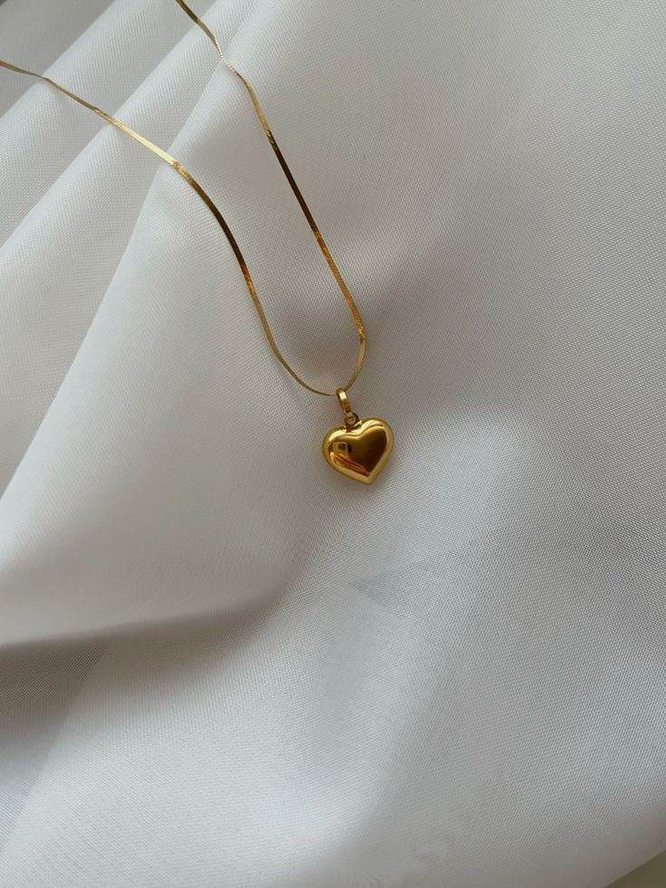 necklace golden heart
